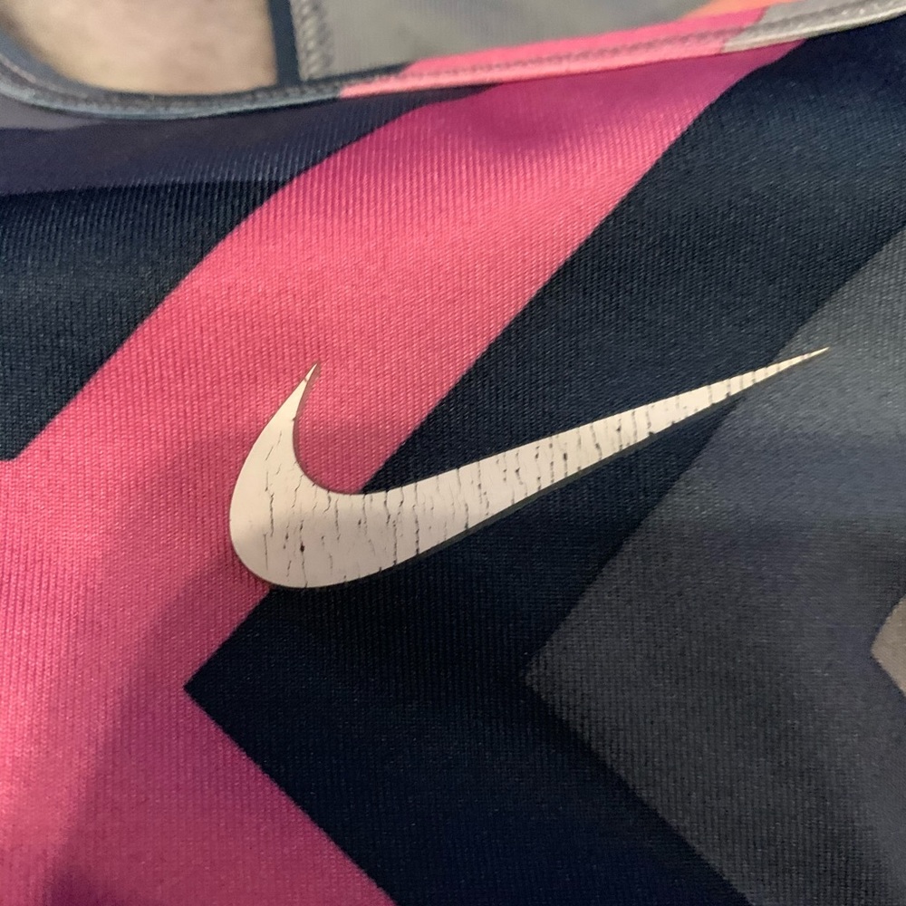 Women’s Nike sports bra - Picture 3 of 4